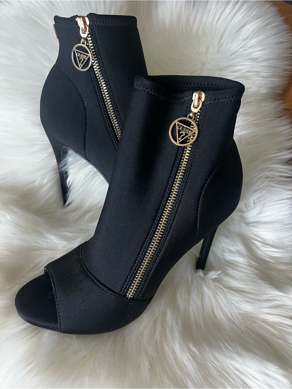 Guess Black Peep-Toe Ankle Booties with Gold Zipper. Never worn. SIZE 8